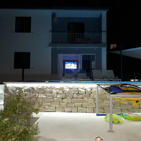 Kuk Villa *